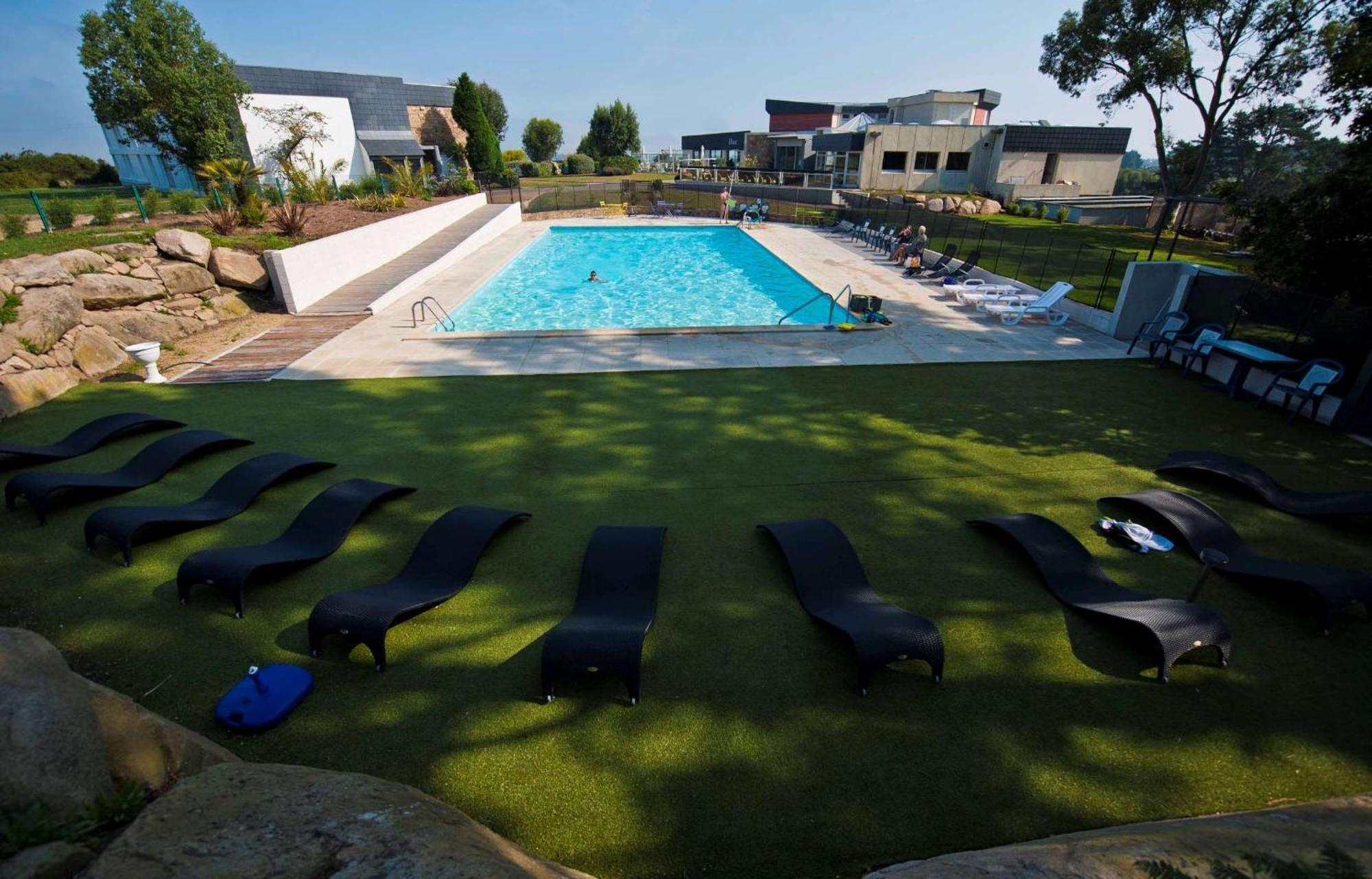 Brit Hotel Golfhotel Saint Samson Pleumeur Bodou Bagian luar foto